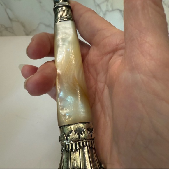 Antique elegant crumb catcher silver with mother of pearl handle - Picture 7 of 13